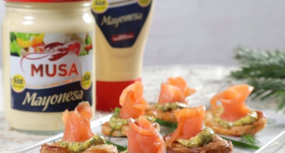 Palmeritas con salmón y mayonesa de eneldo