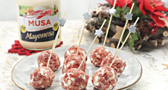 Bolitas de jamón ibérico y queso con mayonesa Musa