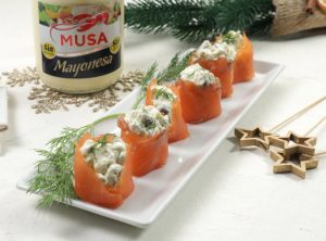 recetas-rollitos-de-salmon queso y encurtdios mayonesa