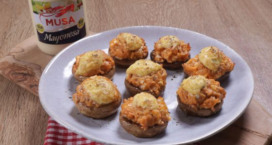 Champiñones rellenos gratinados