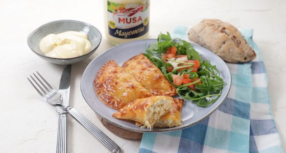 Empanadillas de pollo, huevo y mayonesa