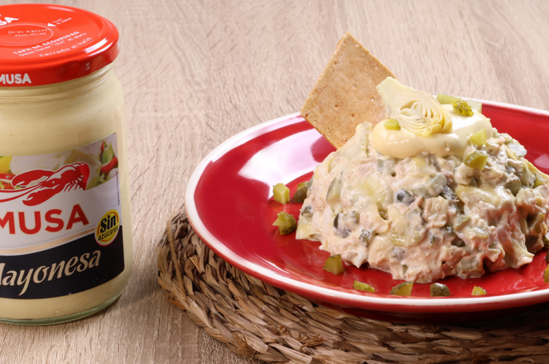 Ensaladilla de alcachofas y pepinillos