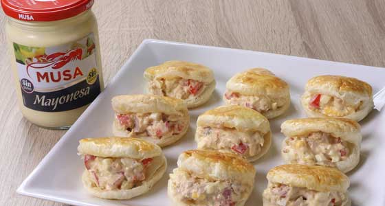 Bocaditos de Hojaldre Rellenos de Atún
