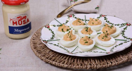  Huevos rellenos de crema de bonito