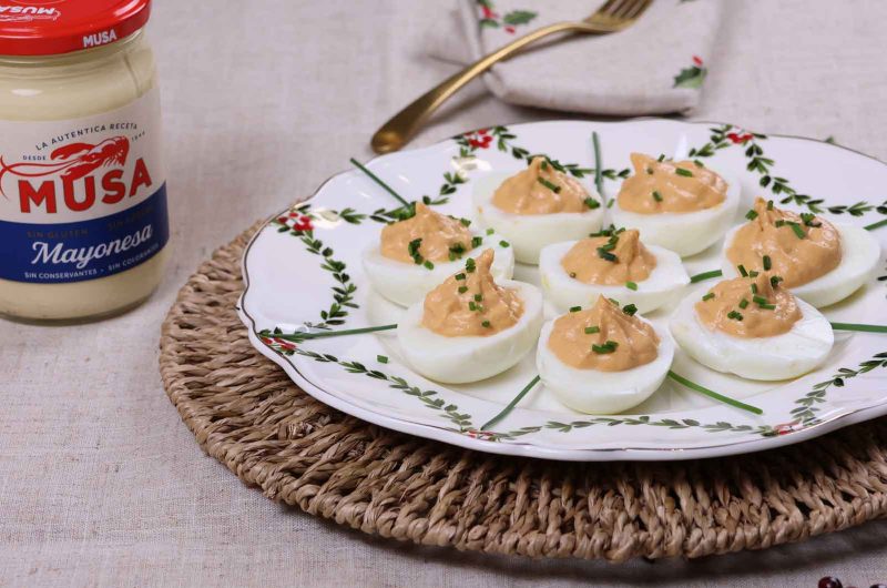 Huevos rellenos de crema de bonito