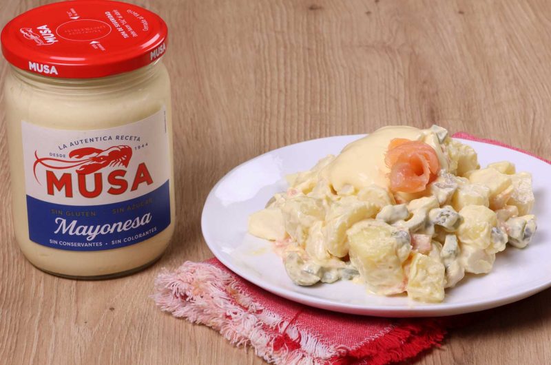 Ensaladilla de salmón y encurtidos