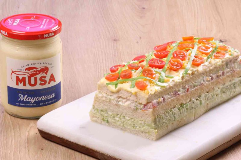 Pastel salado de aguacate, pollo y atún con Mayonesa Musa