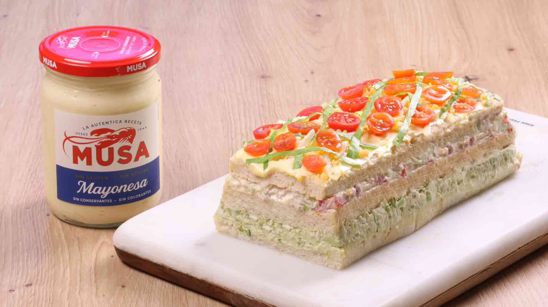 Pastel salado de aguacate, pollo y atún con Mayonesa Musa
