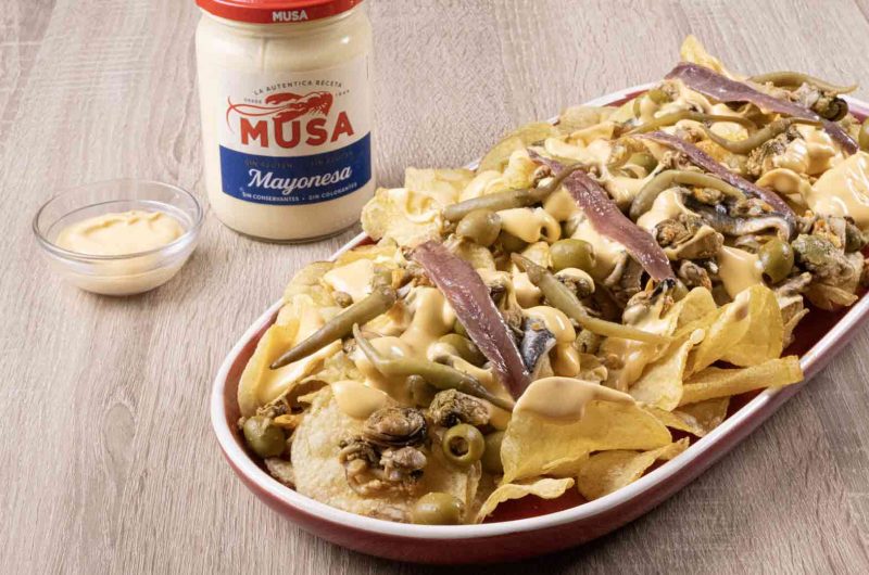 Snack de patatas fritas y conservas con Mayonesa Musa