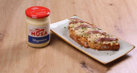 Tosta de bonito y anchoa con Mayonesa Musa