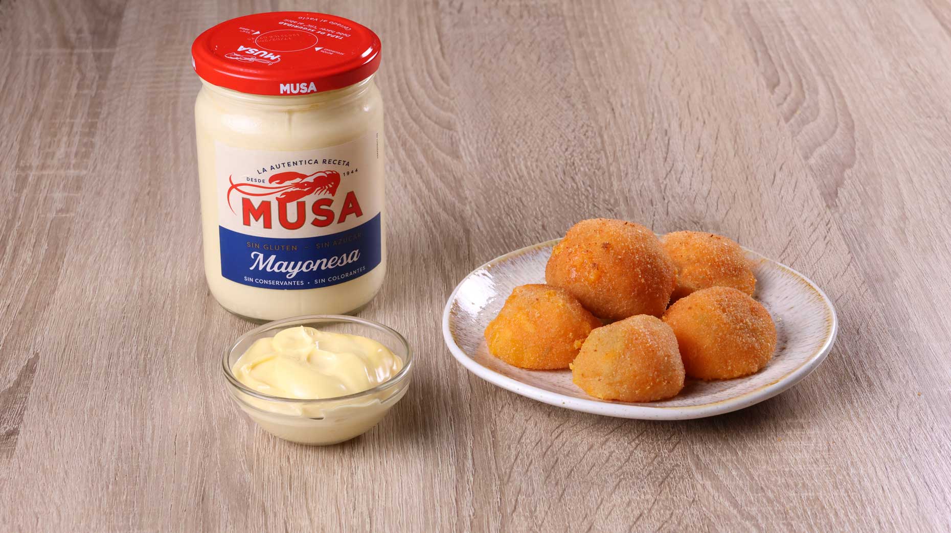 Bolas de queso, pimiento y piparras acompañadas de Mayonesa Musa.
