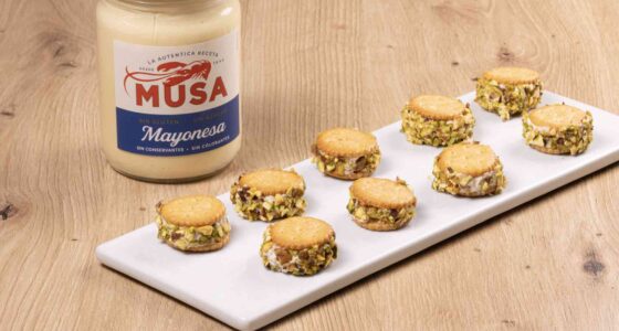 Canapés de atún y pistachos
