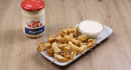 Patatas fritas con salsa mayo roquefort