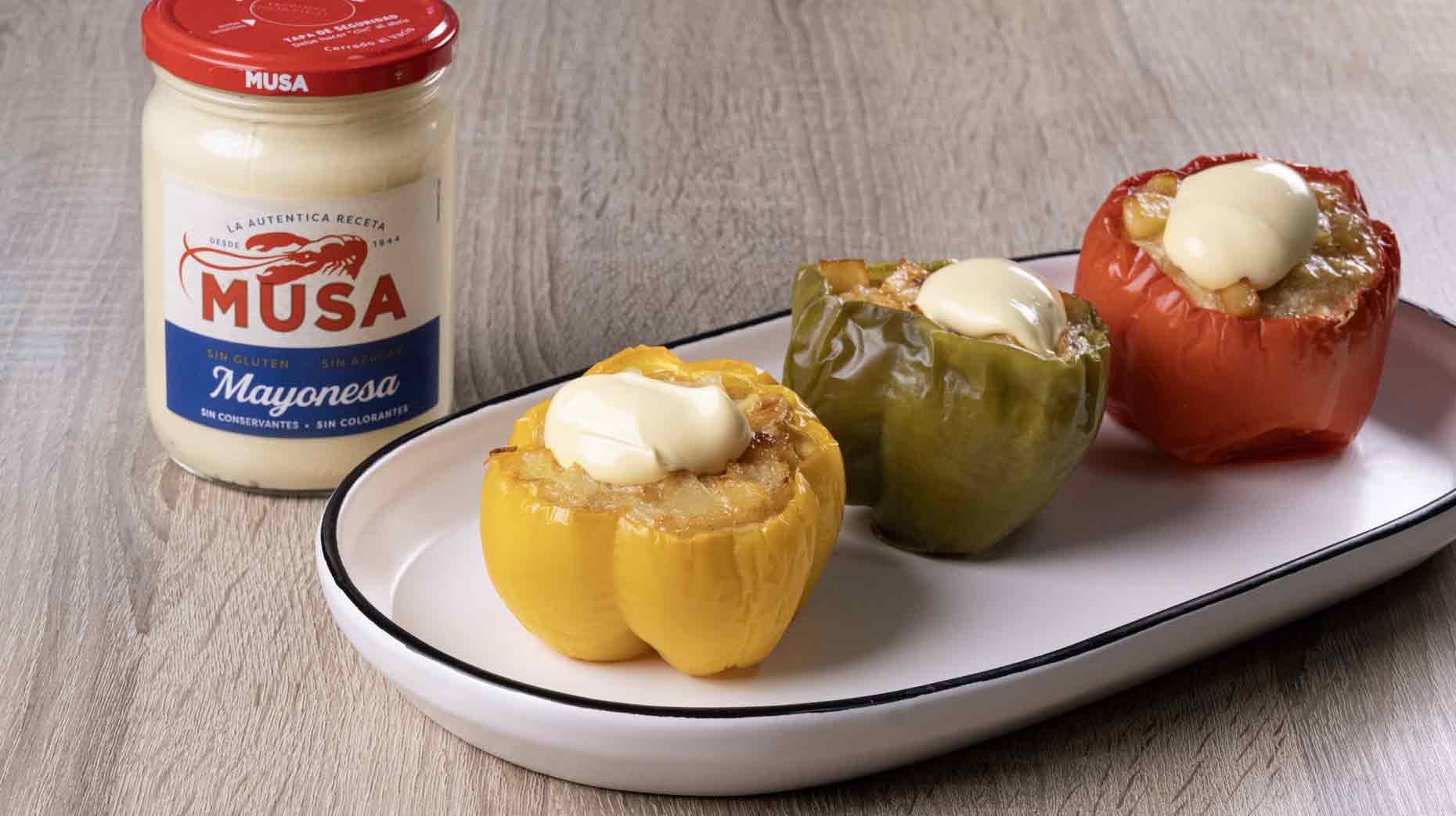 Pimientos rellenos de tortilla de patatas acompañados de Mayonesa Musa.