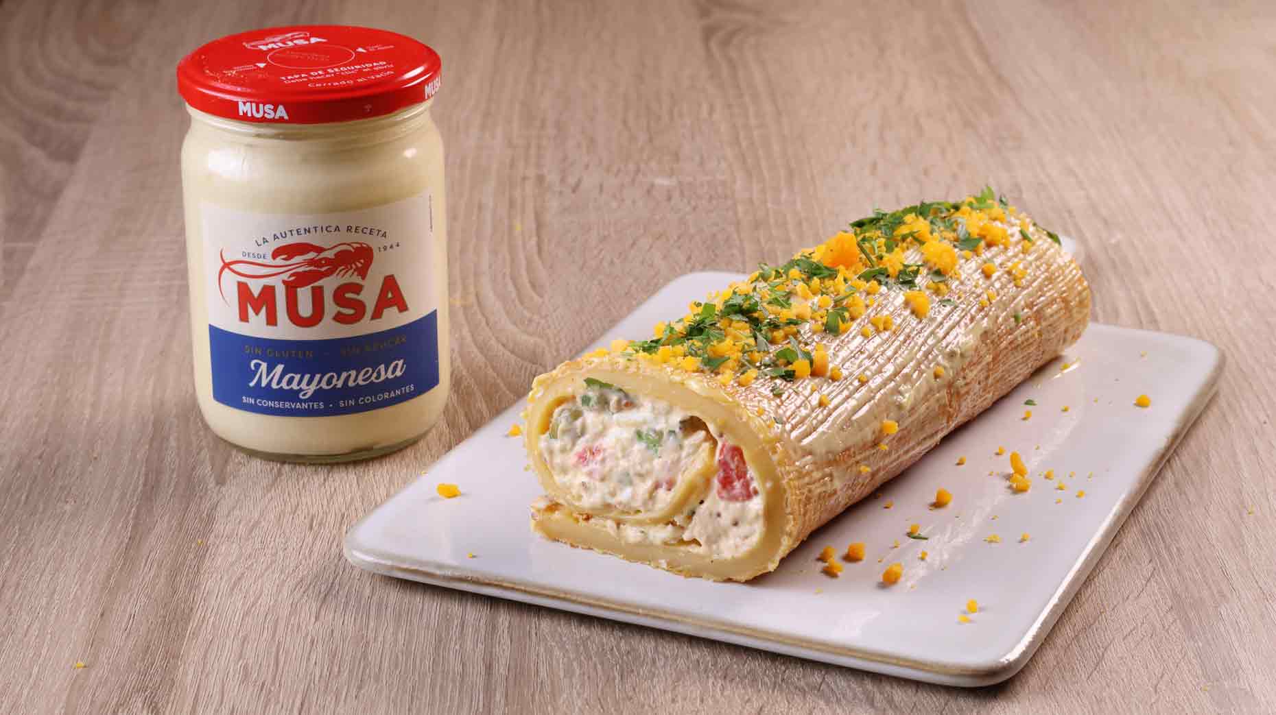 Pionono salado relleno de atún preparado con Mayonesa Musa.